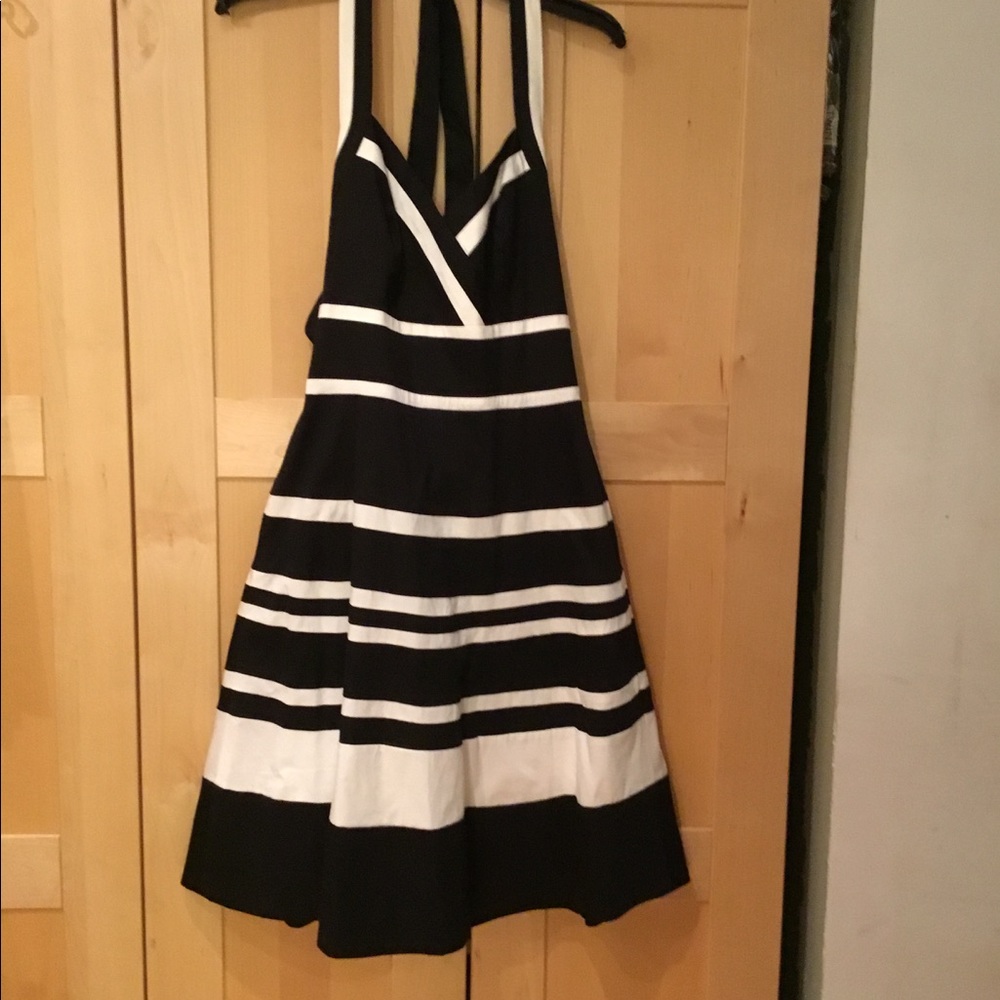 White House Black Market Cocktail size 4